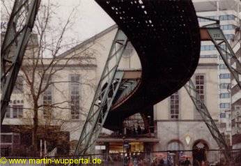 Hauptbahnhof - unter den Schienen