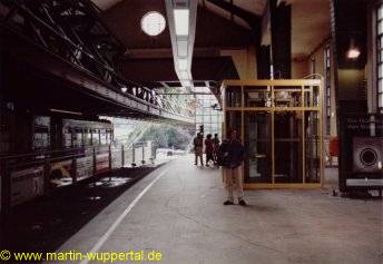 Das Innere der Station Hbf mit Aufzug