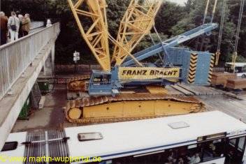 Fahrzeug muss dicht an die Brücke heran