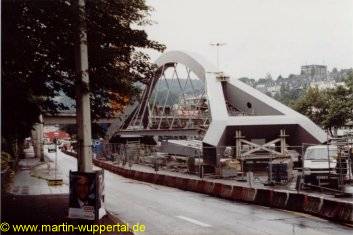 Die Brücke wurde vor Ort fertigmontiert