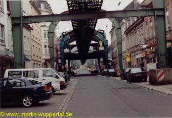 Station wurde über die Straße gebaut