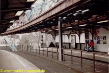 Der Bahnsteig Völklinger Straße