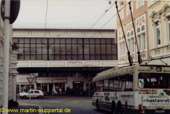 Schwebebahn mit O-Bus